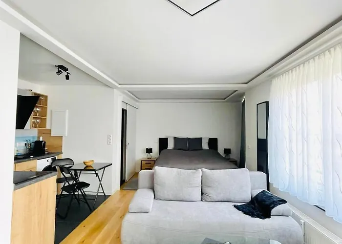 Gemuetliches & Frisch Renoviertes In * 라이프치히